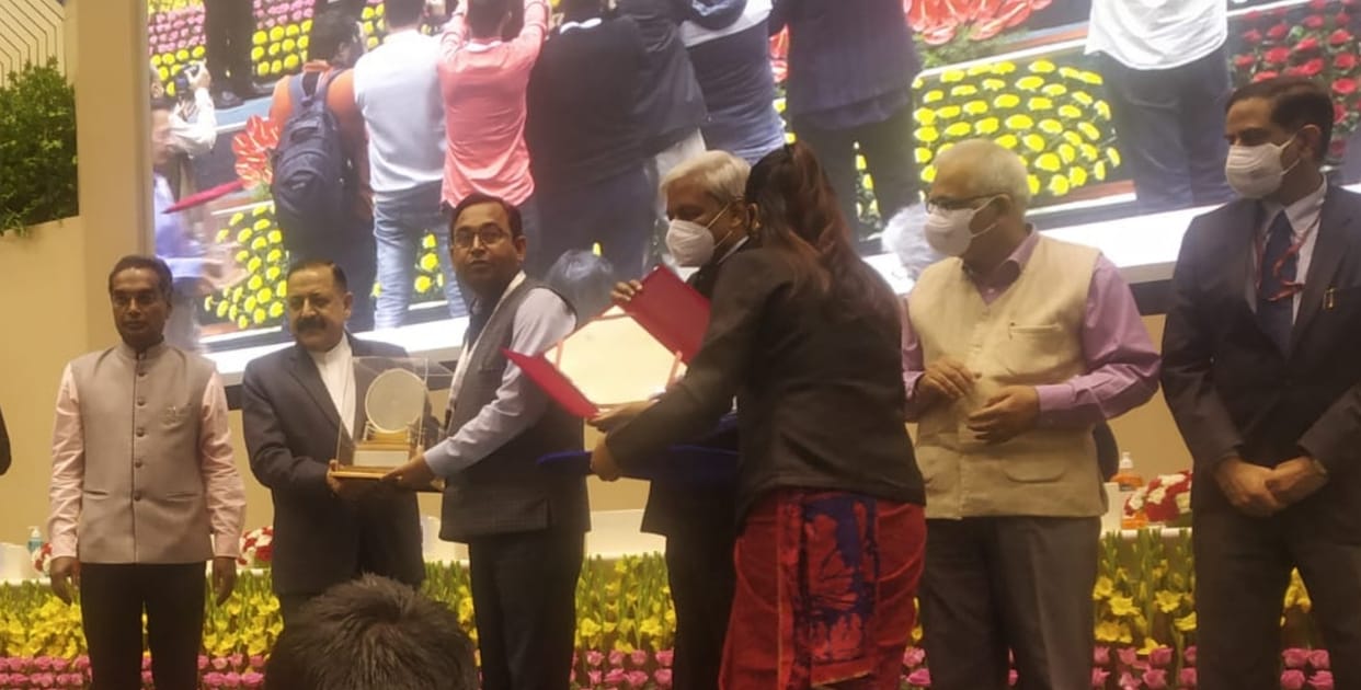 Dr. Vikas honored with National Award  in delhi