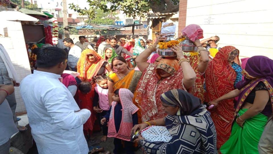 Mahashivratri 2022 Devotees perform Jalabhishek in shiv temples of mathura vrindavan