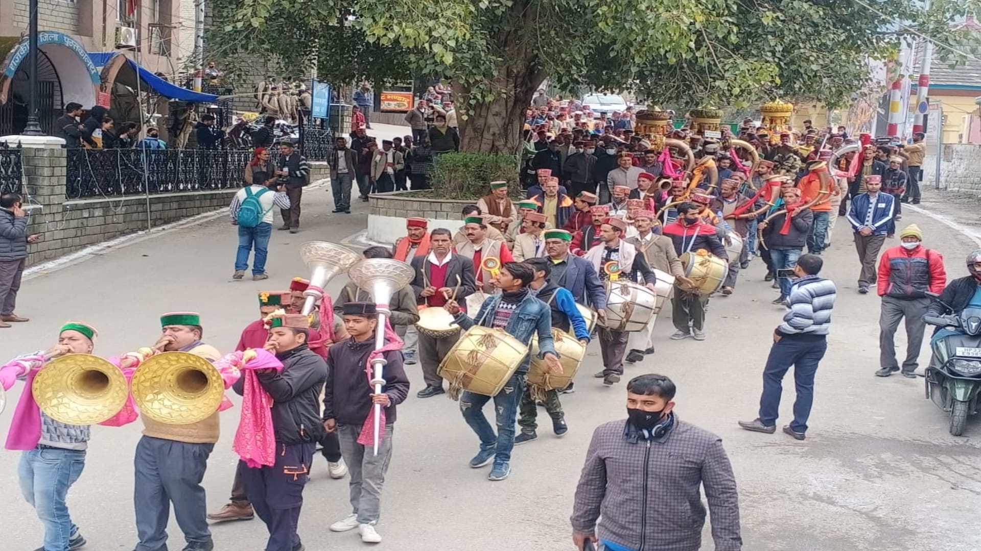 Mahashivratri: Jaleb in Himachal's Chhoti Kashi, devotees rush in the shivalaya across the state, see photos