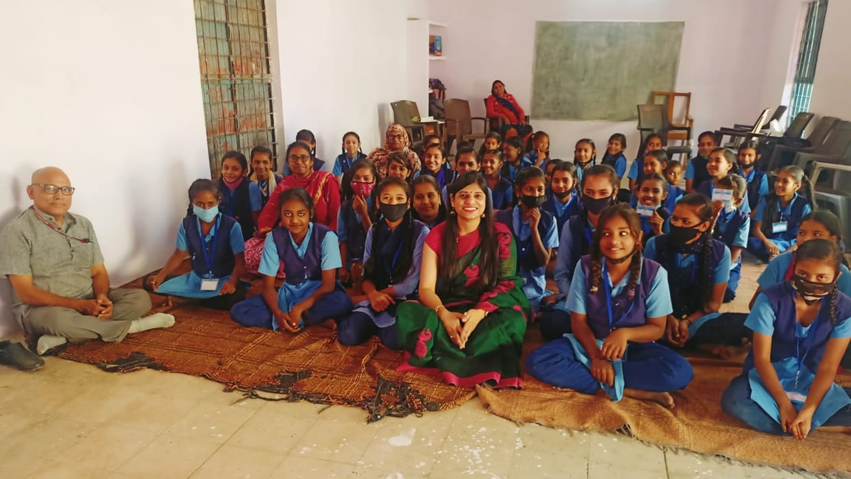 In Shajapur, the girls took a pledge to save the nature, said - protecting the environment is our responsibility, we will take care of it