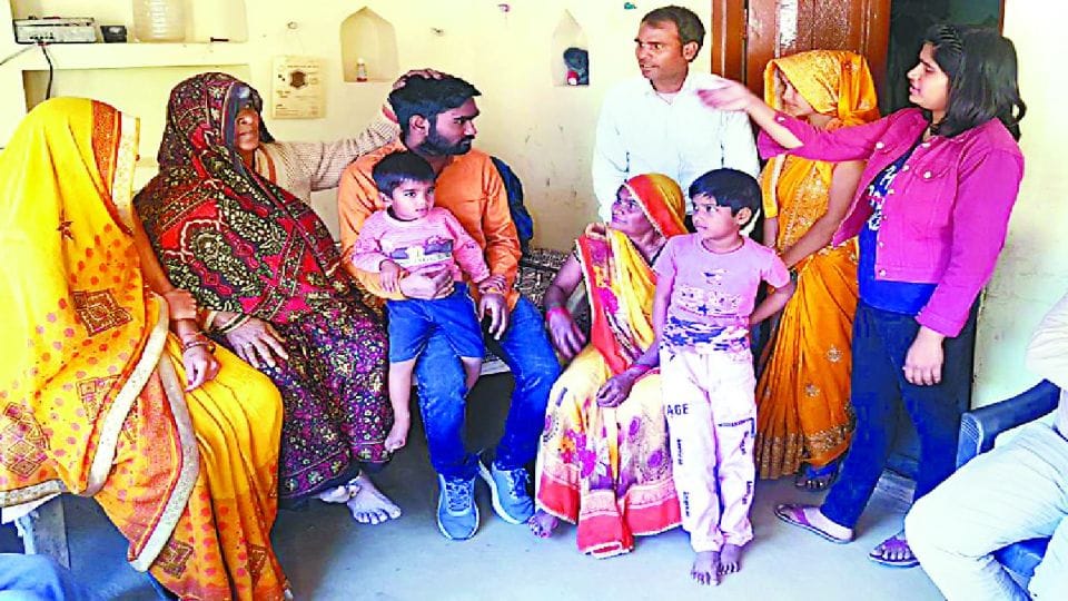 indian students two students of etah returns from Ukraine