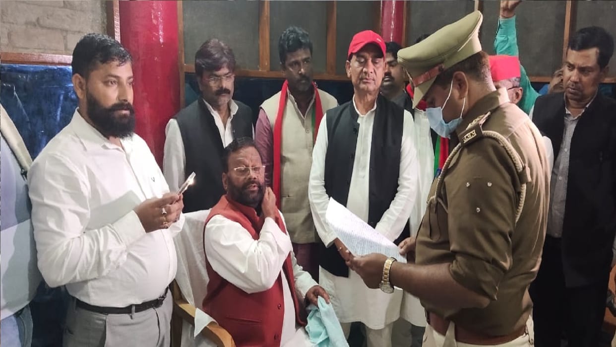 SP-BJP supporters fight in Kushinagar Swami Prasad Maurya sat on dharna