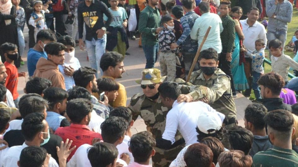 young man raised slogans in support of Pakistan at Taj Mahal during shahjahan urs