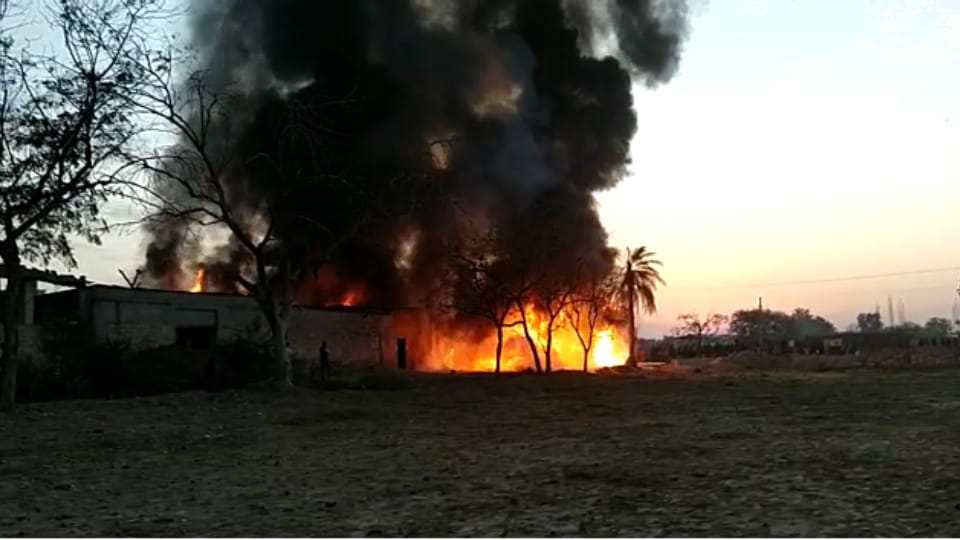 Rajasthan news Terrible fire in oil factory in bhilwara 