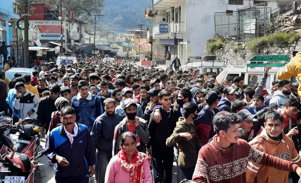 Bhasma-gulal blown in the procession of the innocent
