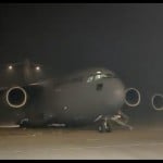 हिंडन एयरबेस पर उड़ान के लिए खड़ा c-17 ग्लोबमास्टर विमान, सुबह 4.00 बजे रोमानिया के लिए भरी उड़ान