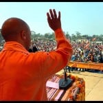 गोरखपुर में सीएम योगी।