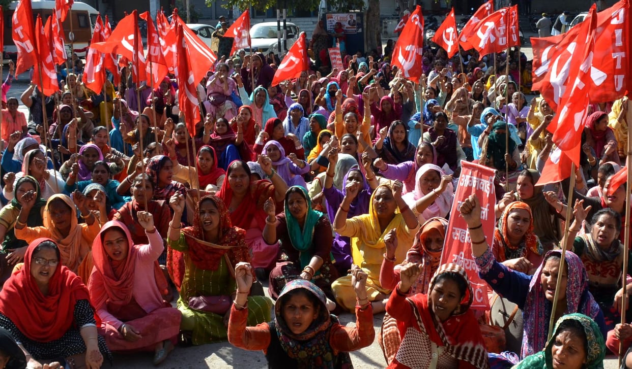 Police stopped the Anganwadi workers who came out to gherao the Chief Minister