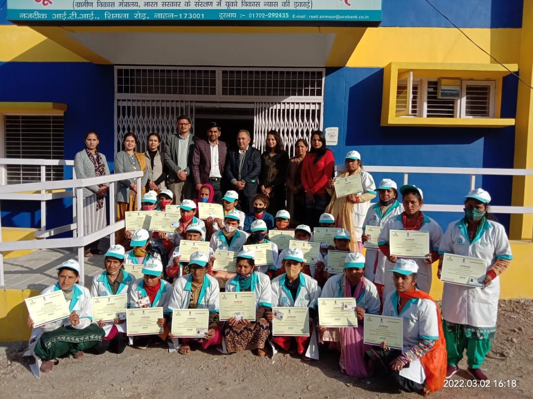 24 students learnt how to make jute products