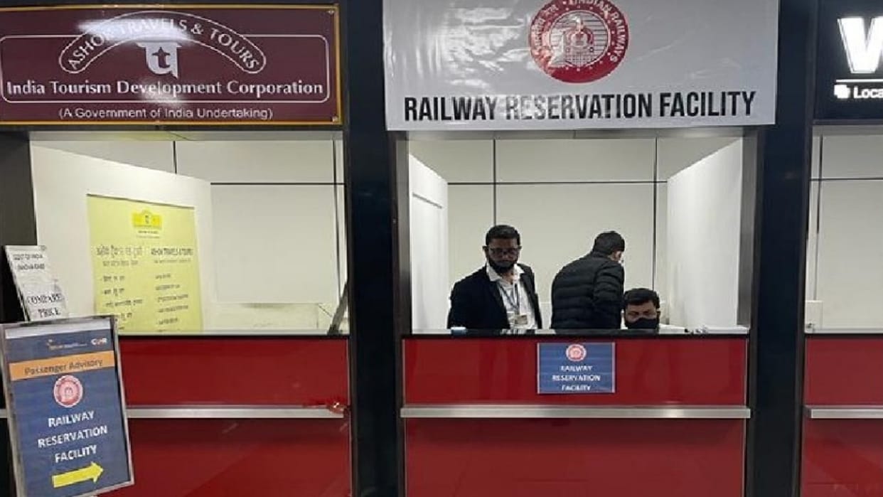 Delhi: Special Railway Reservation Center for students returned from Ukraine at IGI Airport will get confirmed tickets