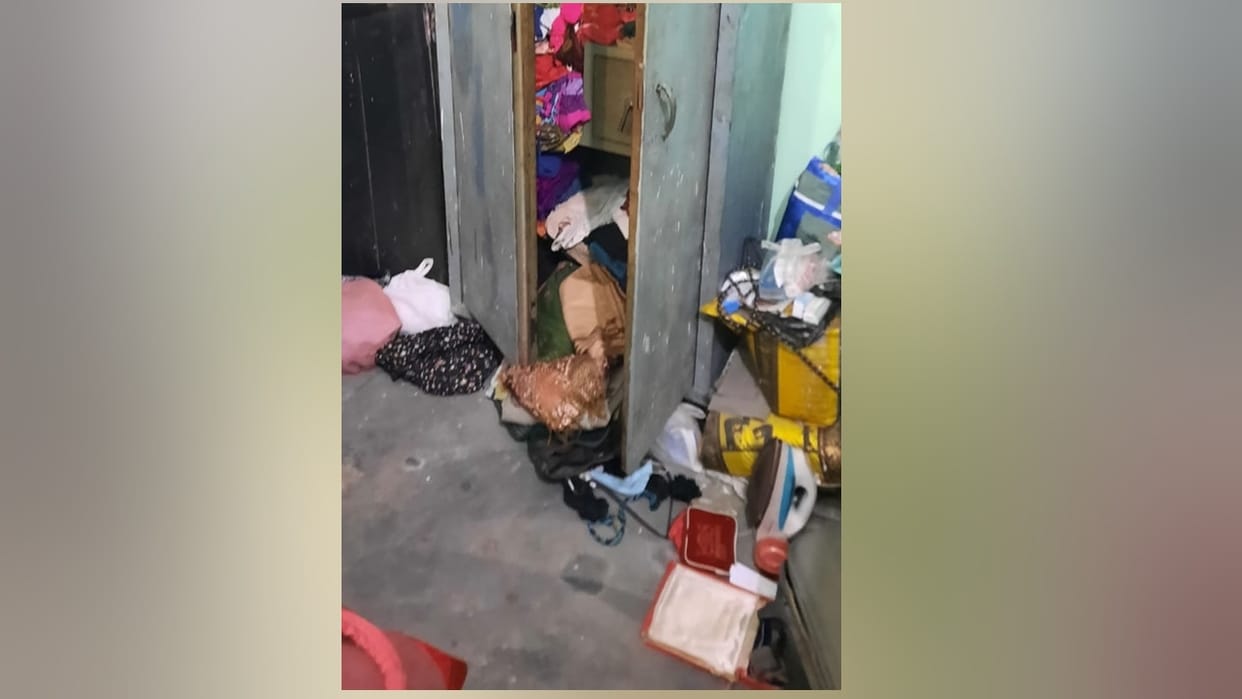 cash and jewelery Stolen by breaking the locks of house in Naugawan Sadat amroha 