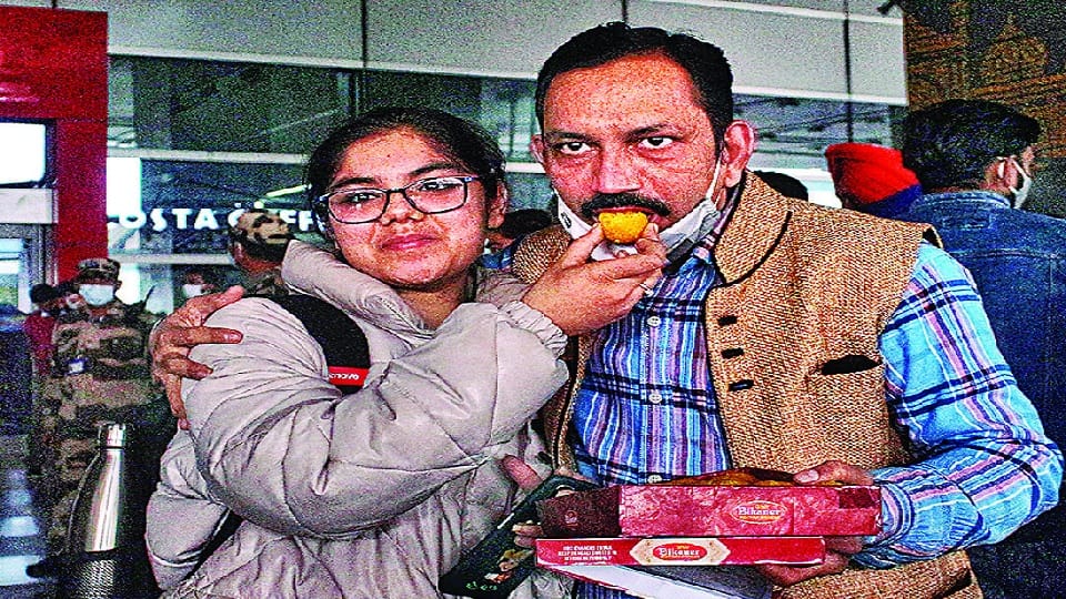 russia ukrain war chahat reached igi airport she told about the current situation of war zone