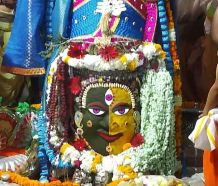 Ujjain: On Mahashivratri, Mahapuja took place in the night, Mahakal was decorated with flowers in the morning, in the afternoon incineration took place.