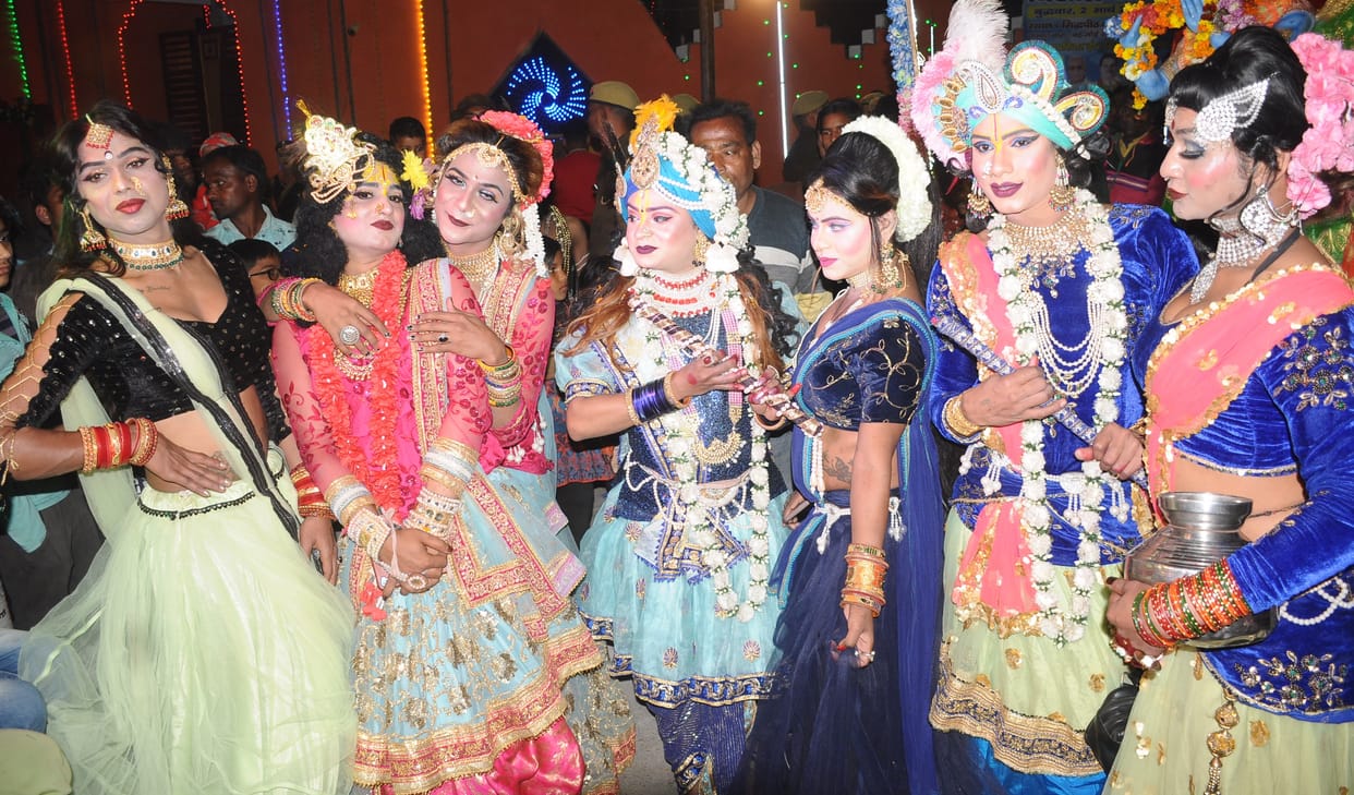 Shiv procession taken out with pomp, welcomed everywhere