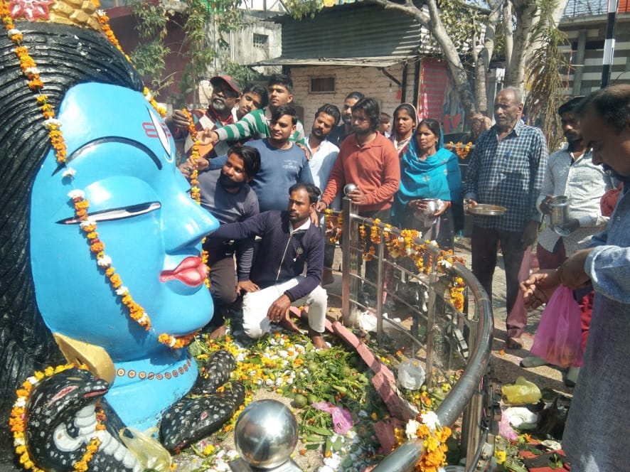 The pagoda reverberated with the cheers of Bam Bhole