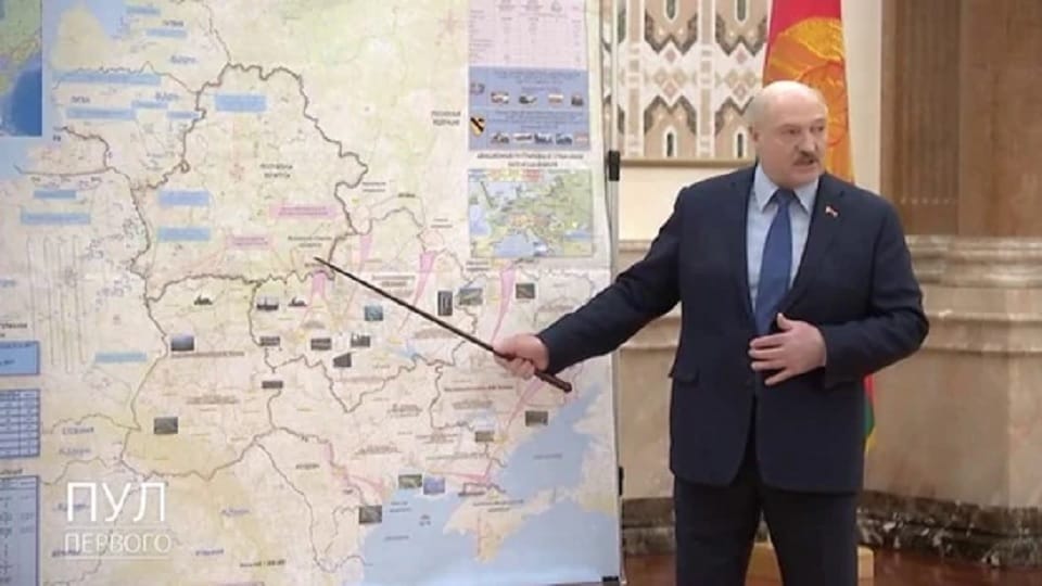 Russia-Ukraine War: What is the President of Belarus showing on the map? Find out why this photo  going so viral