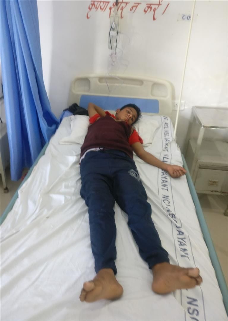 Hathras: Bike hit a student going home from school, injured