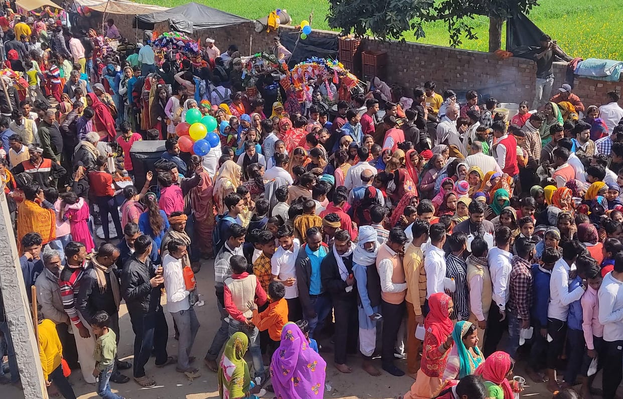 Thousands of devotees climbed Kanwar at Pataleshwar Mahadev Temple