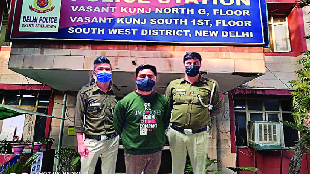 Delhi Girl murder case Vasant Kunj hotel Delhi Police Arrested his boyfriend
