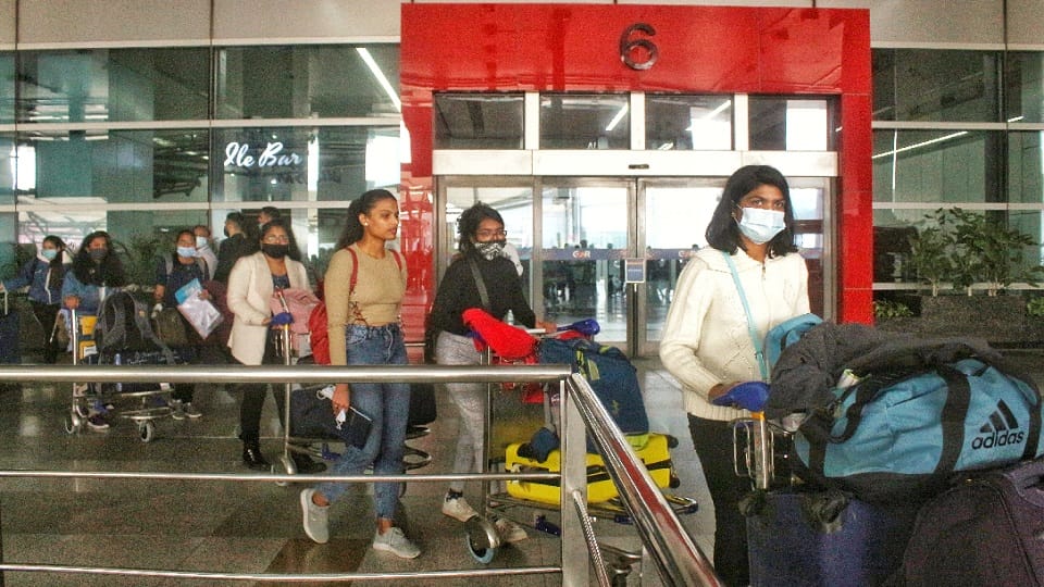 russia ukrain war chahat reached igi airport she told about the current situation of war zone