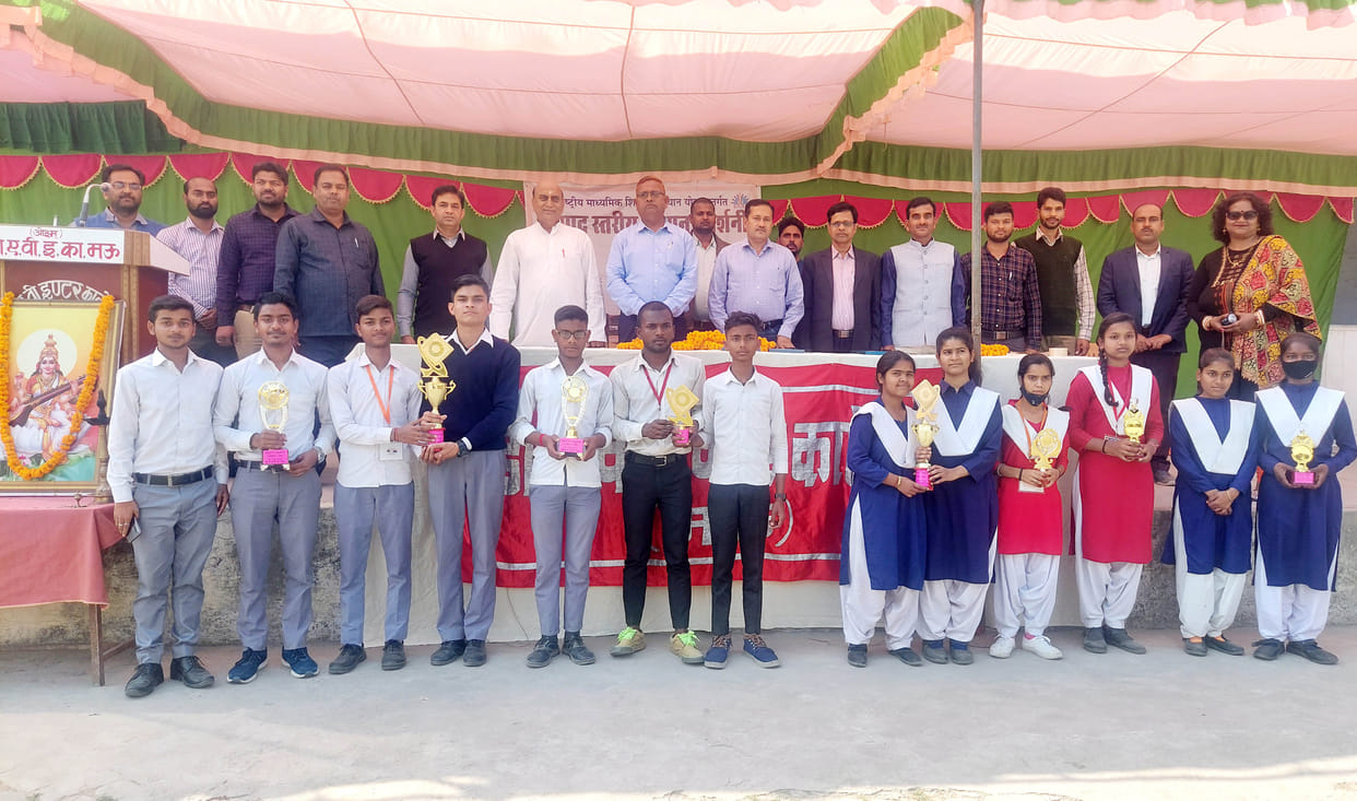 Interest in science exhibition, Utkarsh tops