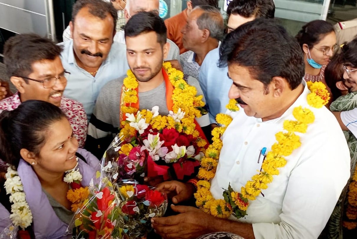 Madhya Pradesh: 11 students of MP reached Indore from Ukraine, thanked PM Modi, two students will come to Indore on March 3