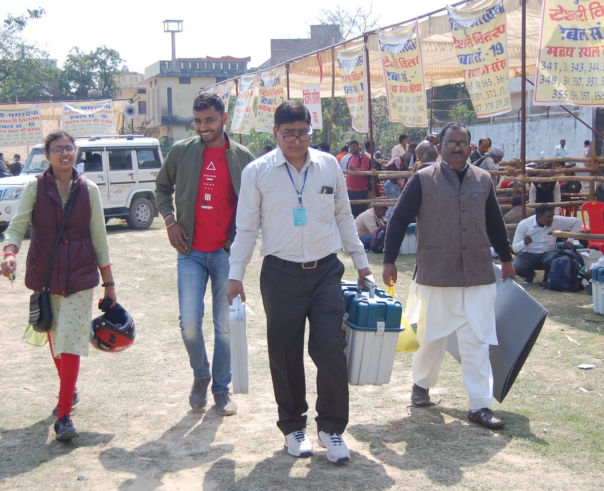 Polling personnel arrived at the booths, now it's the turn of the voters