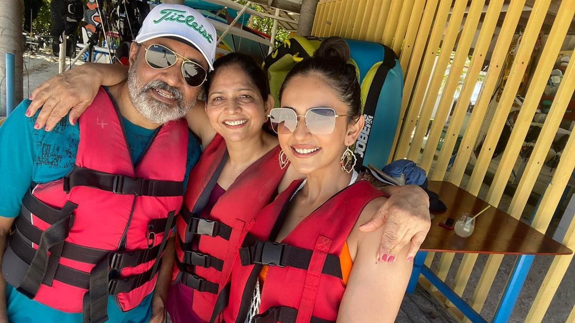 Rakul Preet Singh wishes dad on his birthday boyfriend jackky bhagnani reacts
