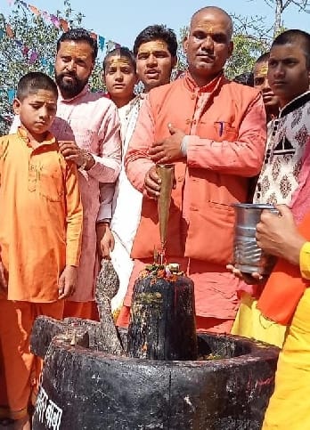 The chants of Har Har Mahadev kept reverberating in the temples throughout the day.