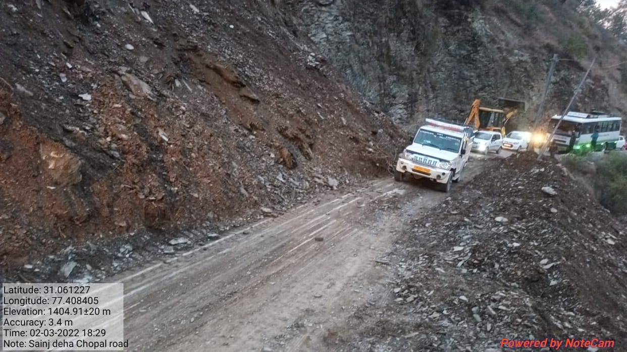 theog chopal road block due to landslide