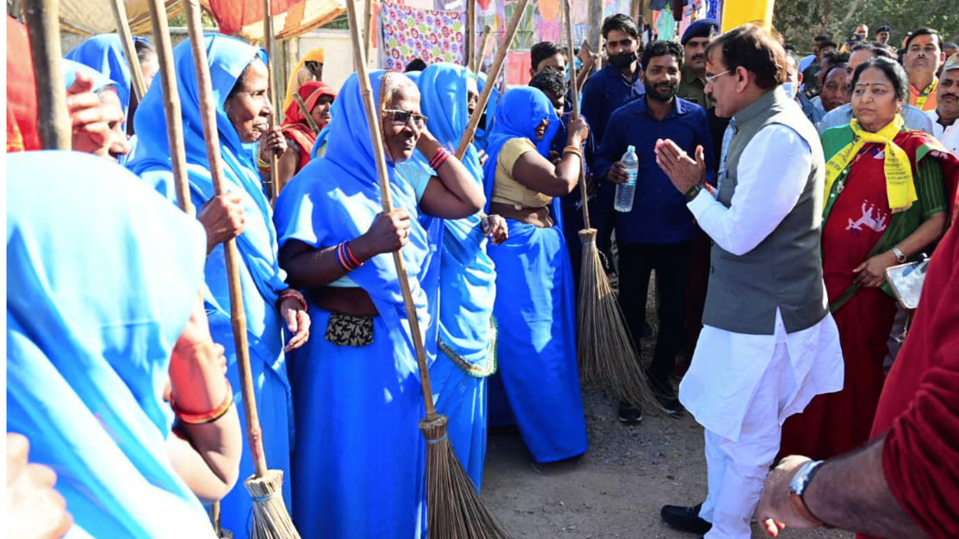 MP VD Sharma inaugurated the Mahashivratri fair in Khajuraho, also offered prayers at Matangeshwar Dham