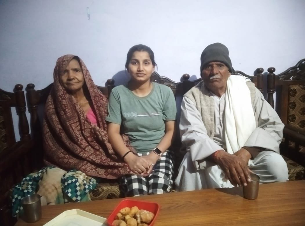Hathras: Anushka and Lipi reached home via Romania and Poland