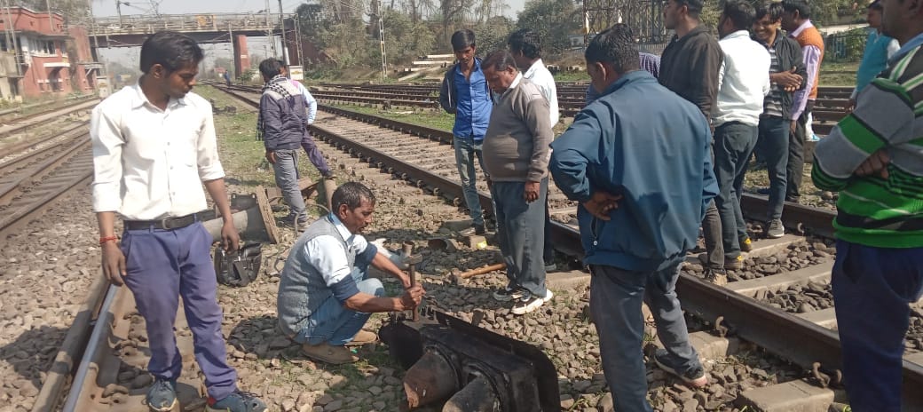 Starter signal broken after colliding with open door of goods train