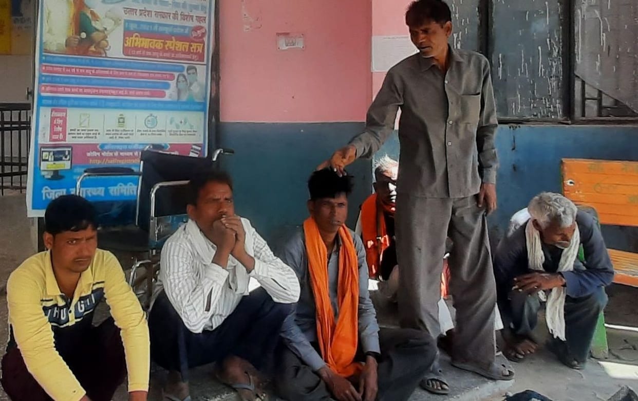 Kanpur Dehat : Old woman trapped in a car with a police sticker, died