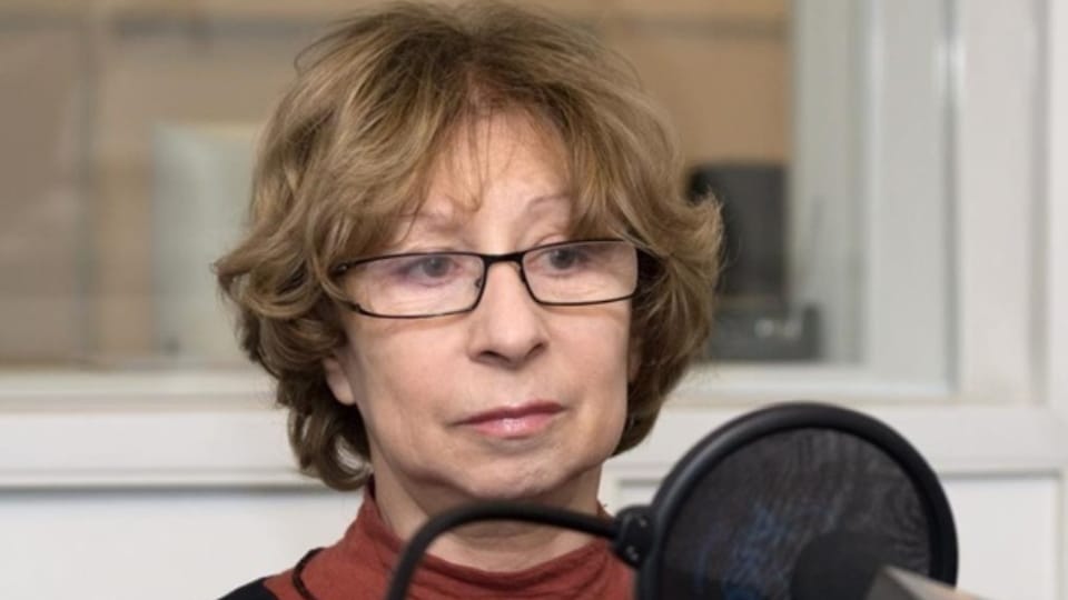 Russia most acclaimed actor Liya Akhedzhakova starts crying after seeing images from Kyi