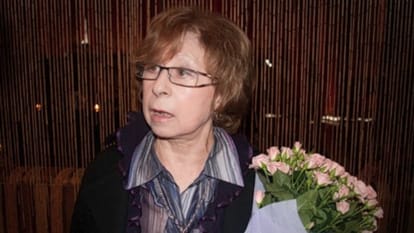 Russia most acclaimed actor Liya Akhedzhakova starts crying after seeing images from Kyi