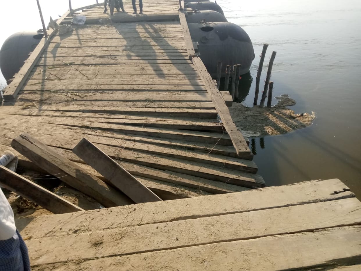 Pantoon bridge at Haidalpur Ghat damaged, traffic disrupted