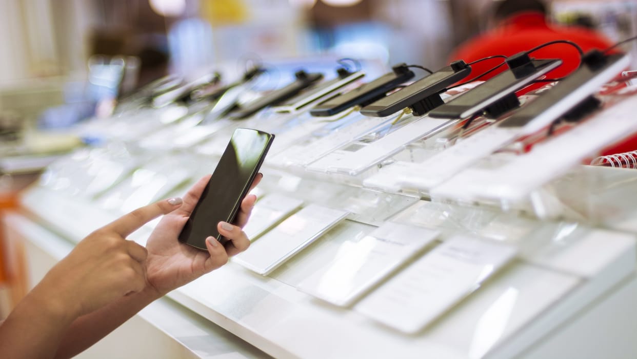 avoid these 4 mistakes after buying a new mobile phone utility news in hindi