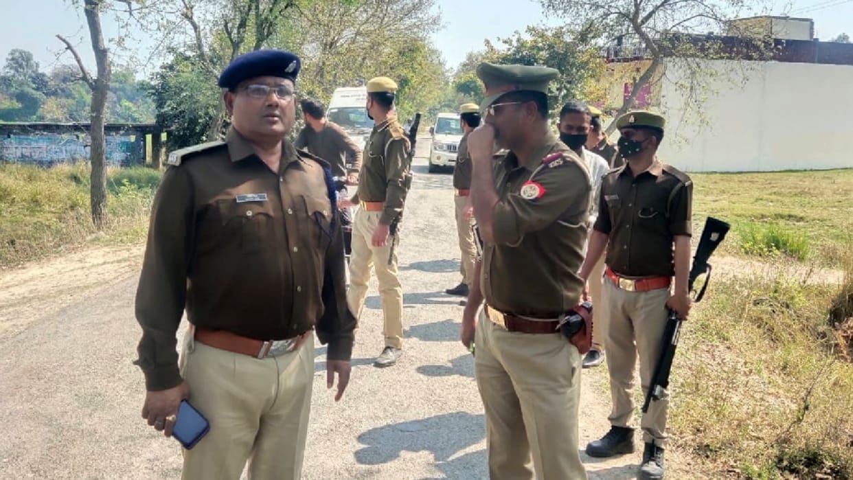 A girl murdered in Maharua in Ambedkarnagar.