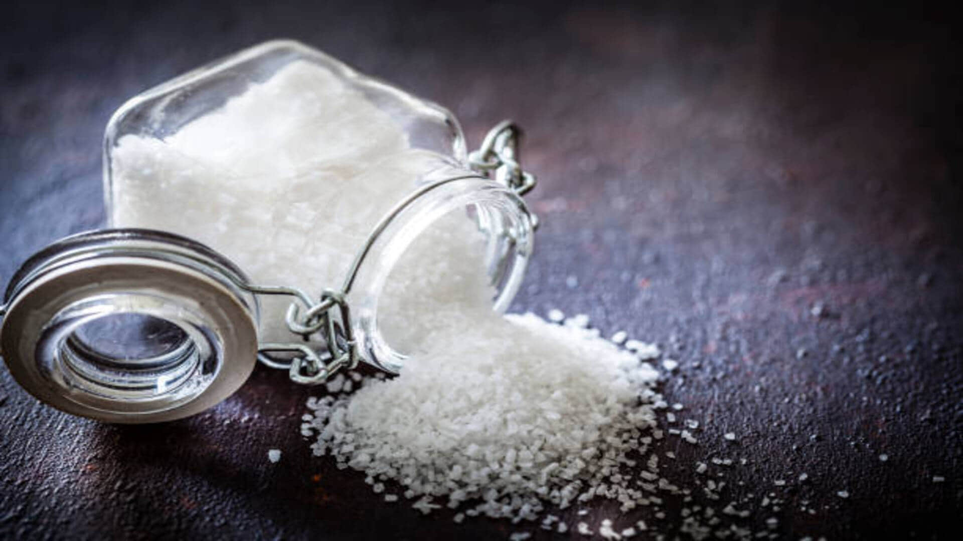 Vastu Tips for home Negative energy of house will be removed by wiping salt