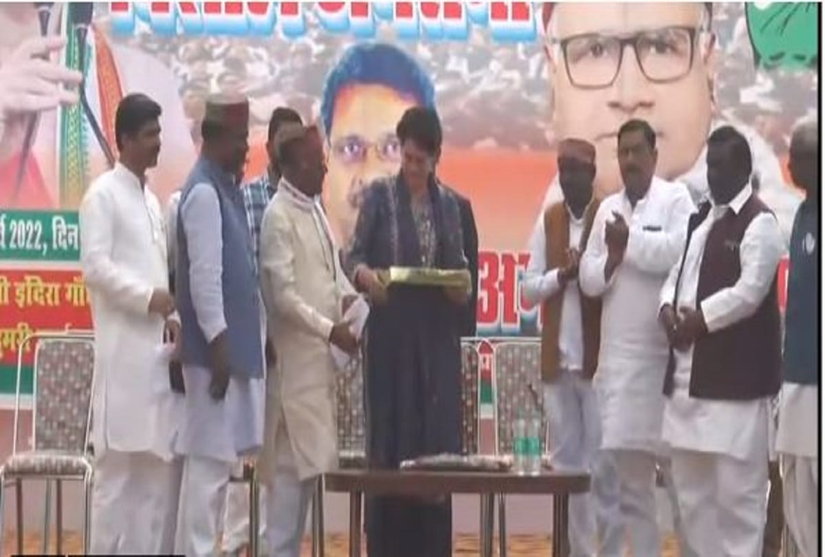 UP Assembly Election  2022 priyanka gandhi congress rally in mau attack on cm yogi bjp for bulldozer and inflation