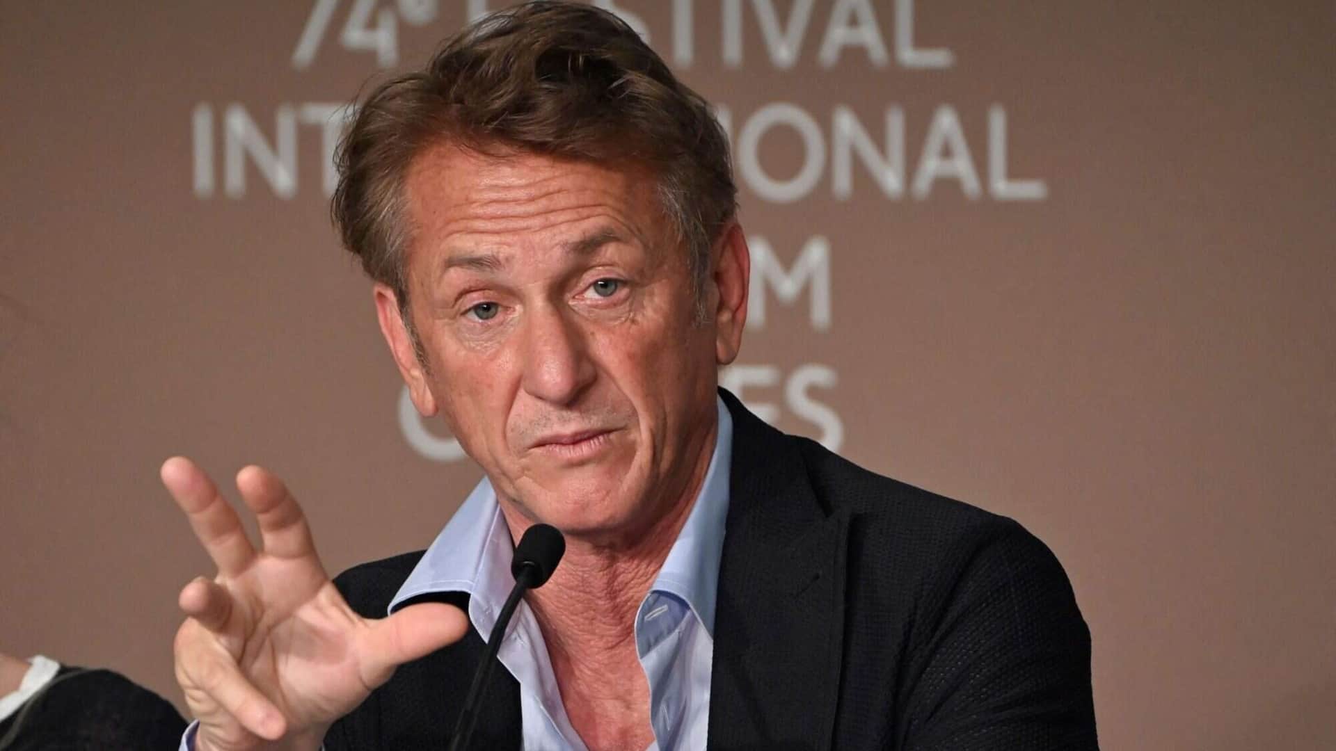 Russia Ukraine War: Hollywood actor Sean Penn leaves Ukrain on foot