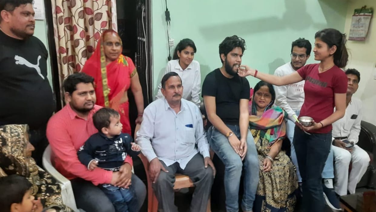 Ghaziabad loni student shivam thakur returns home from Ukraine under operation Ganga