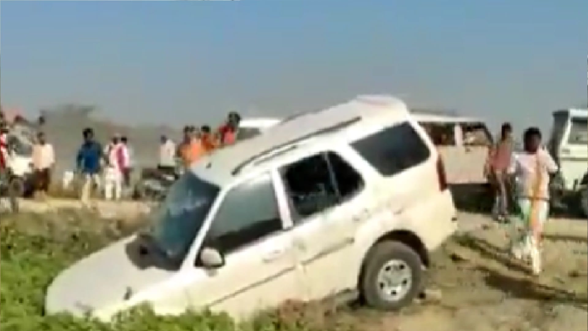 Swami Prasad Maurya convoy attacked in Fazilnagar BJP and Samajwadi Party workers clash