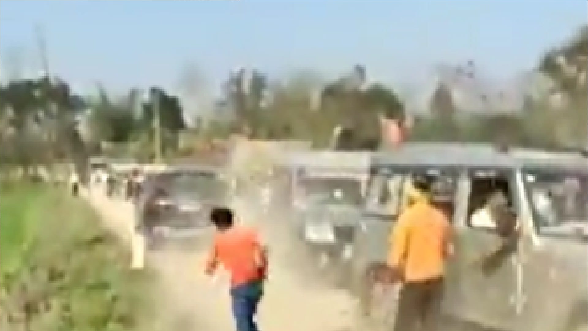 Swami Prasad Maurya convoy attacked in Fazilnagar BJP and Samajwadi Party workers clash