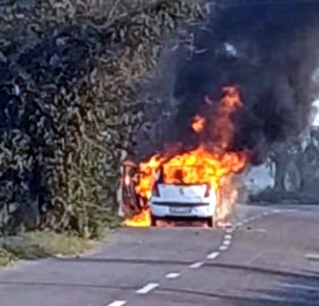 Fire breaks out in moving car, young man narrowly escaped