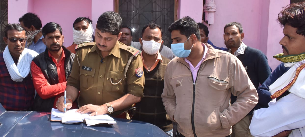 fathepur news,Three including woman died in road accidents
