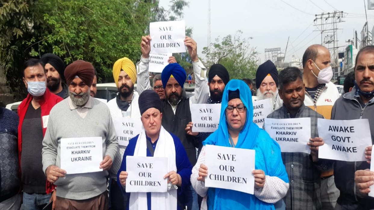 Ukraine Crisis: Protest against the families of students of Jammu Kashmir trapped in Ukraine