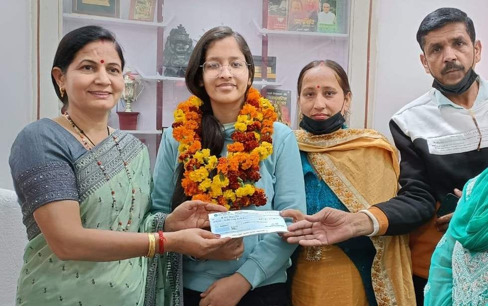 Nisha contributed 25 thousand to the PM Relief Fund