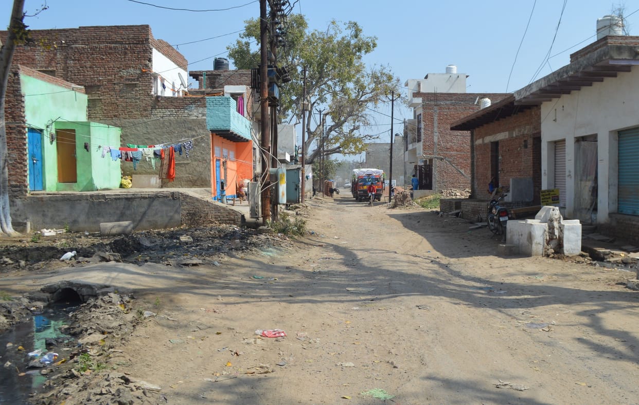 Hathras: Three months ago the Deputy Chief Minister had laid the foundation stone, construction has not started yet